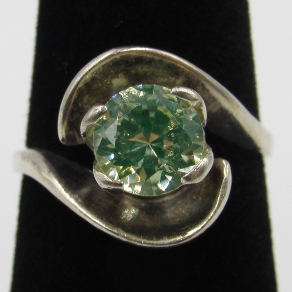 Jewelry - Vintage Size 6 Sterling Light Peridot Ring